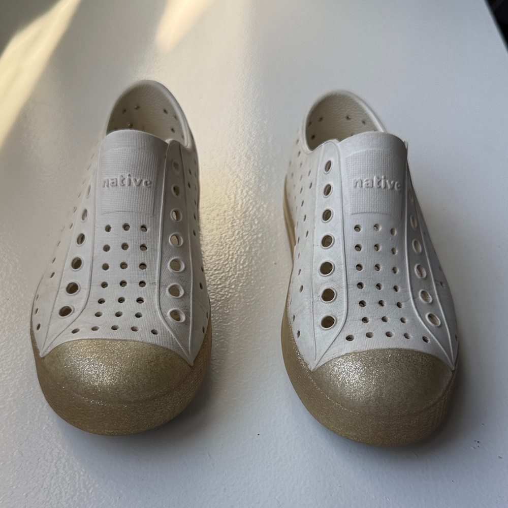 Native Kids Sneakers size C13 in Cream and Gold glitter
